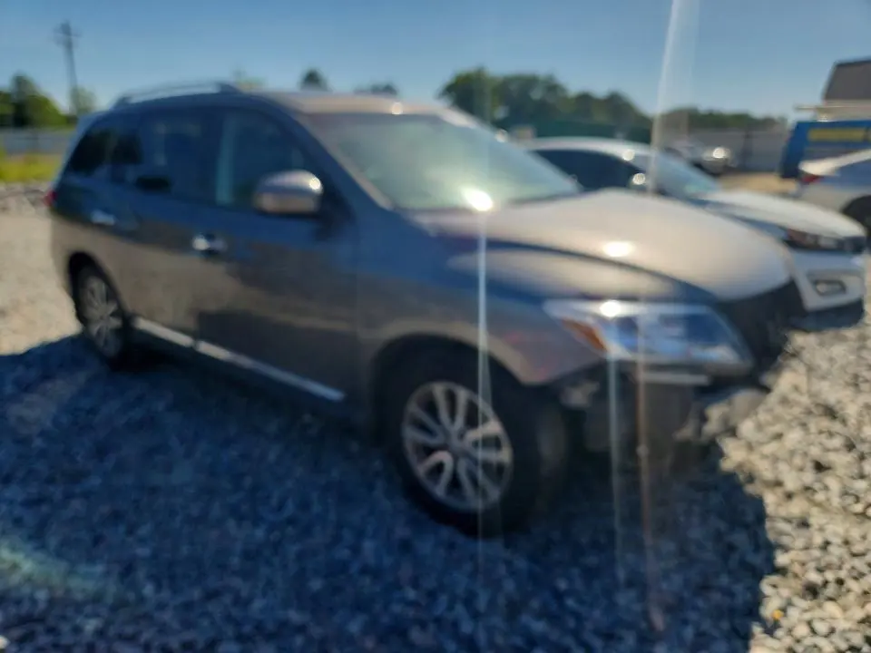 2016 NISSAN PATHFINDER SL  