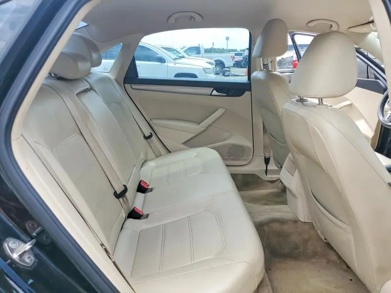 2015 VOLKSWAGEN PASSAT S  
