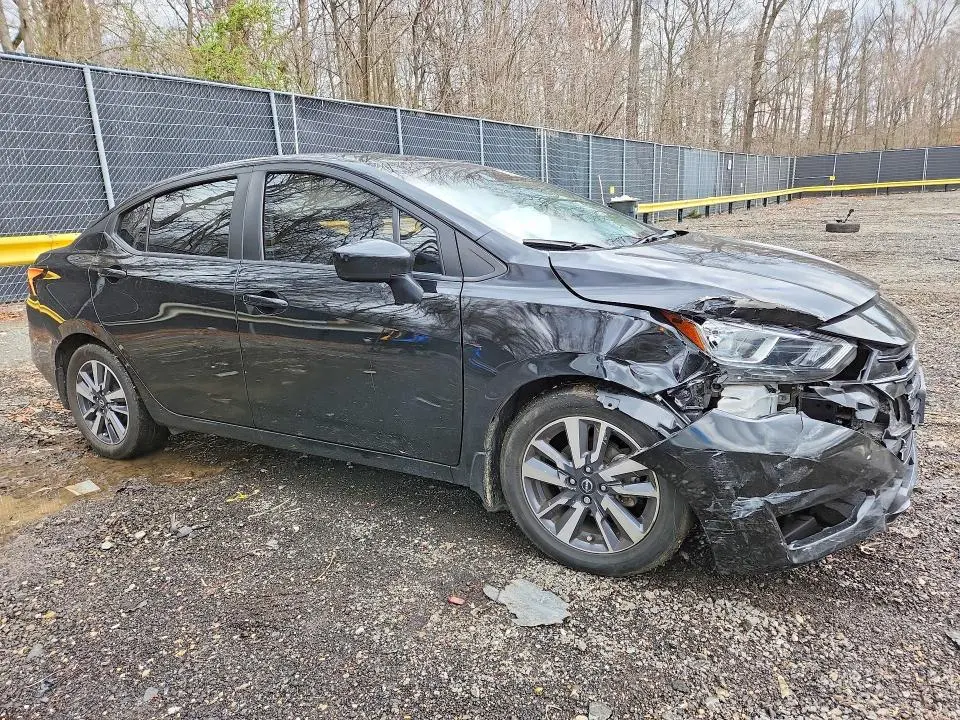 2024 NISSAN VERSA SV  