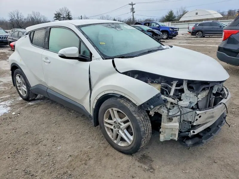 2021 TOYOTA C-HR XLE  
