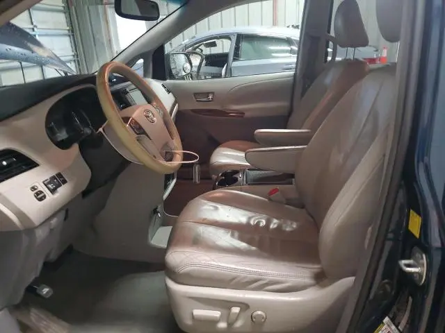 2011 TOYOTA SIENNA XLE  