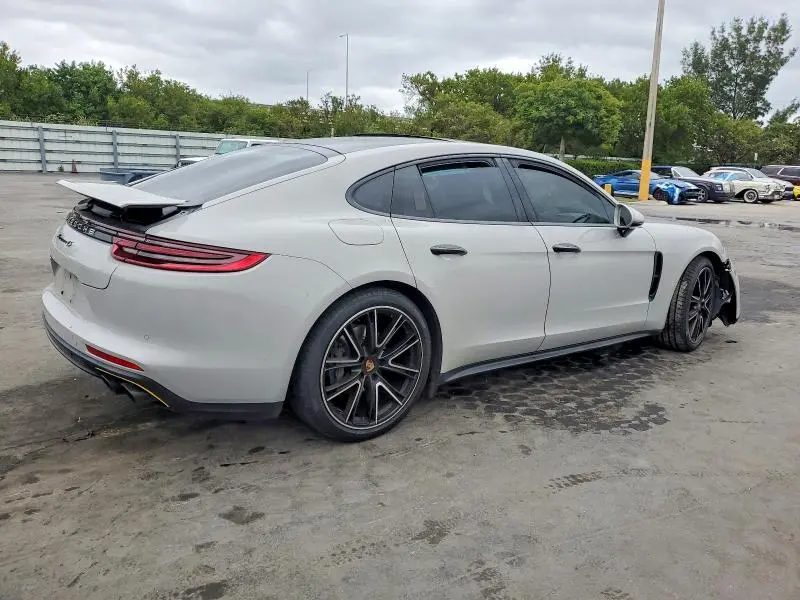 2018 PORSCHE PANAMERA 4S  