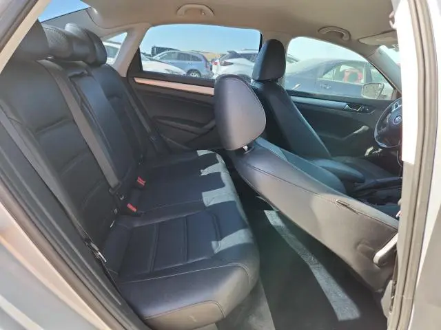 2015 VOLKSWAGEN PASSAT S  