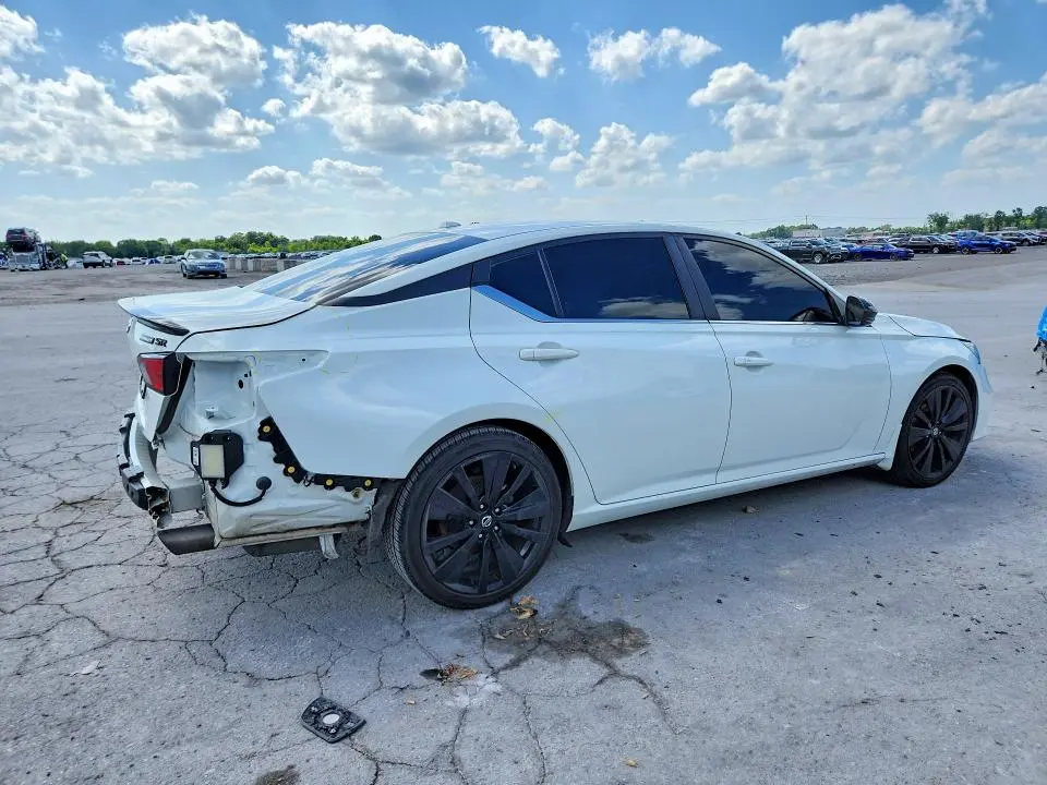 2022 NISSAN ALTIMA SR  