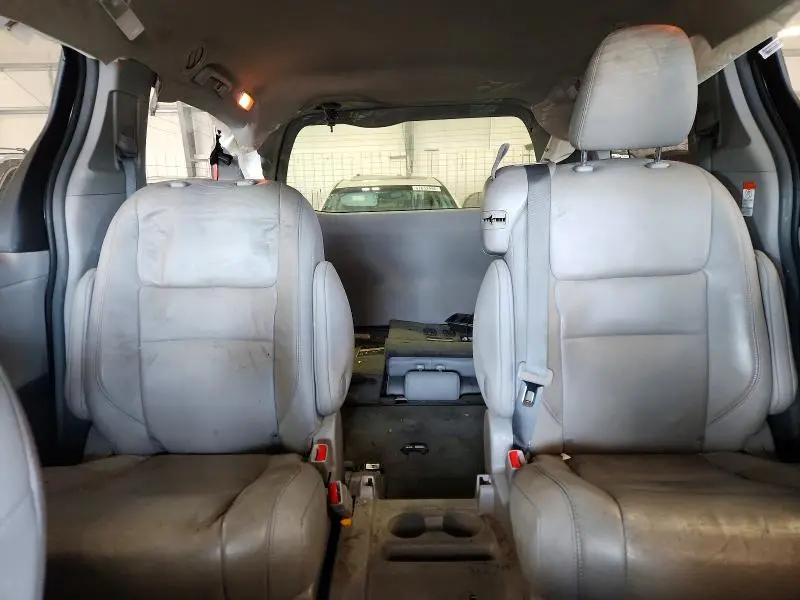 2015 TOYOTA SIENNA XLE 8-PASSENGER  