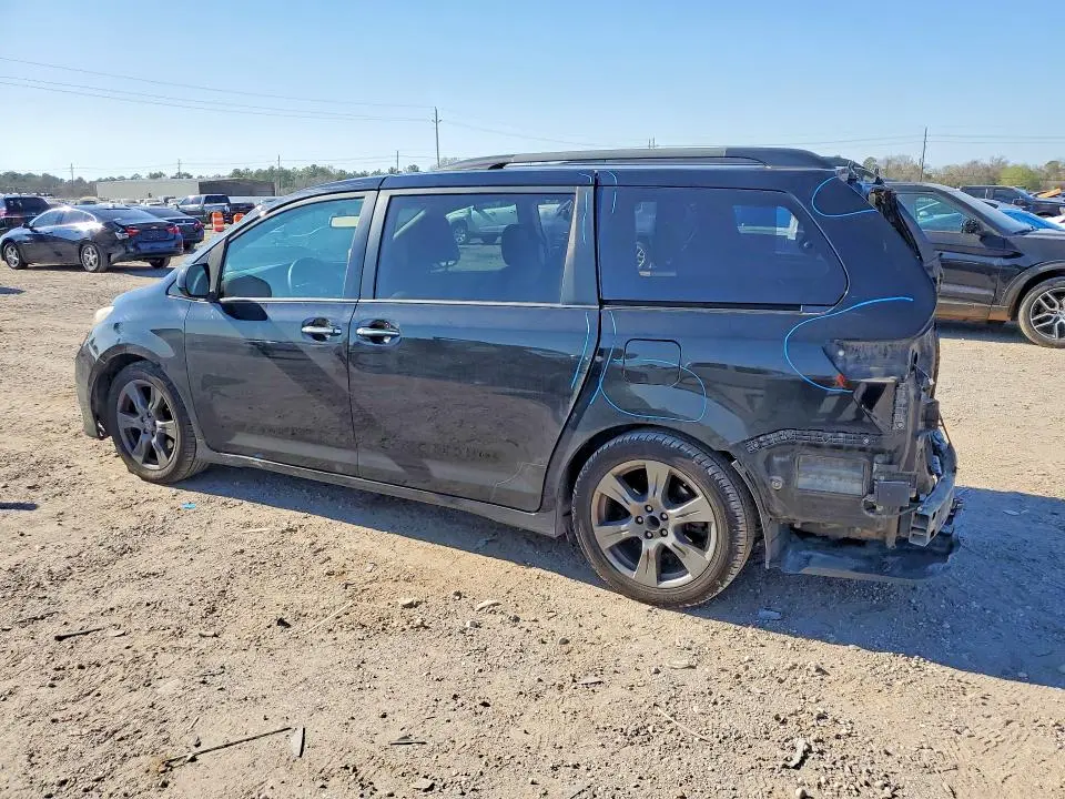 2017 TOYOTA SIENNA SE PREMIUM 8-PASSENGER  