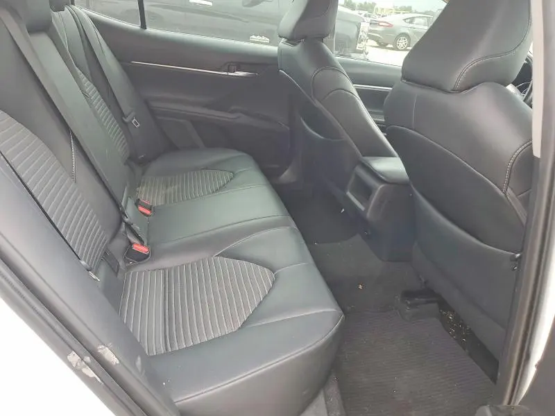 2018 TOYOTA CAMRY SE  
