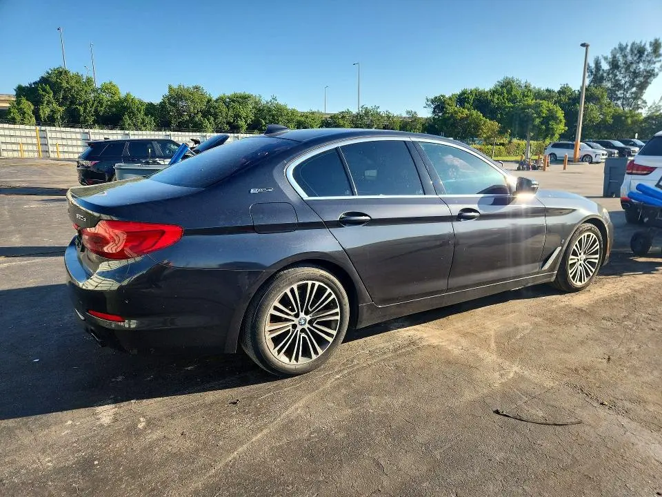 2019 BMW 530E   