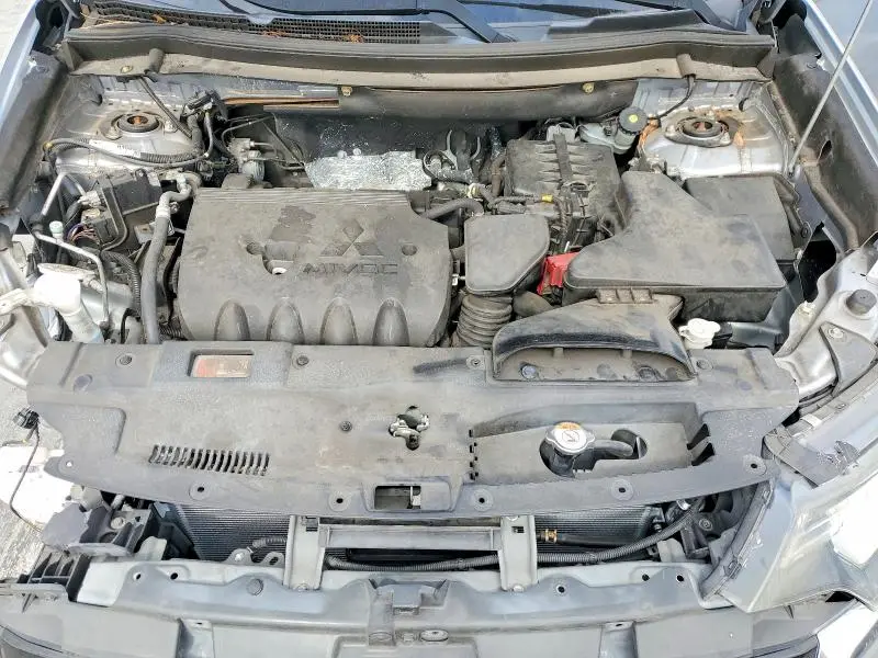 2016 MITSUBISHI OUTLANDER ES  