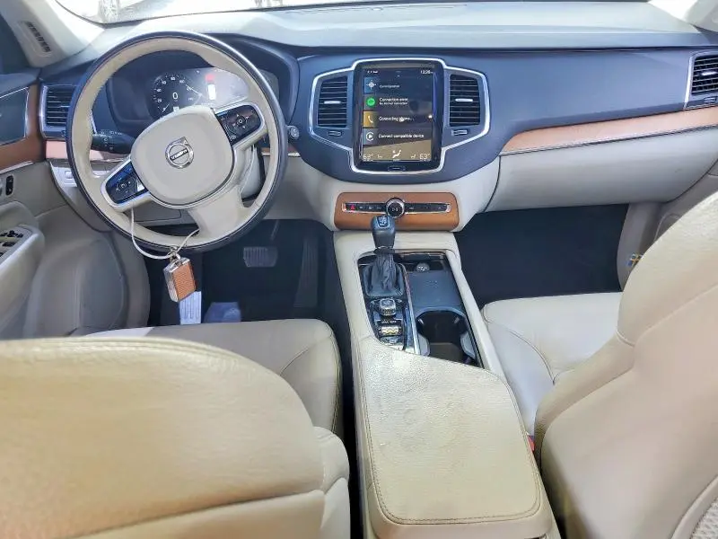 2021 VOLVO XC90 T6 MOMENTUM  