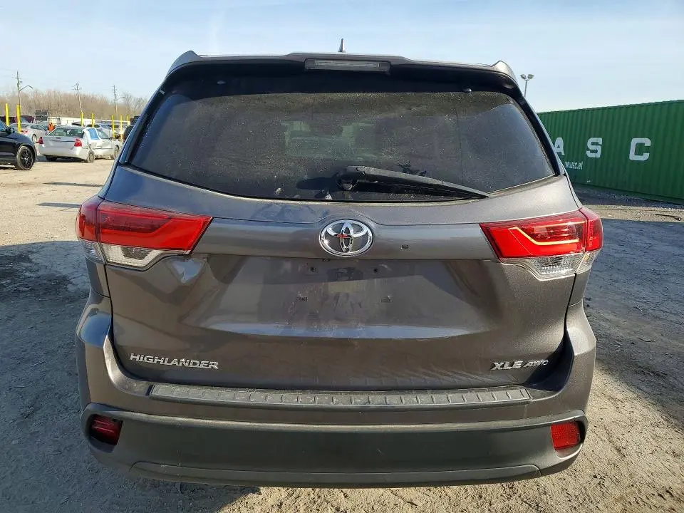2017 TOYOTA HIGHLANDER XLE  