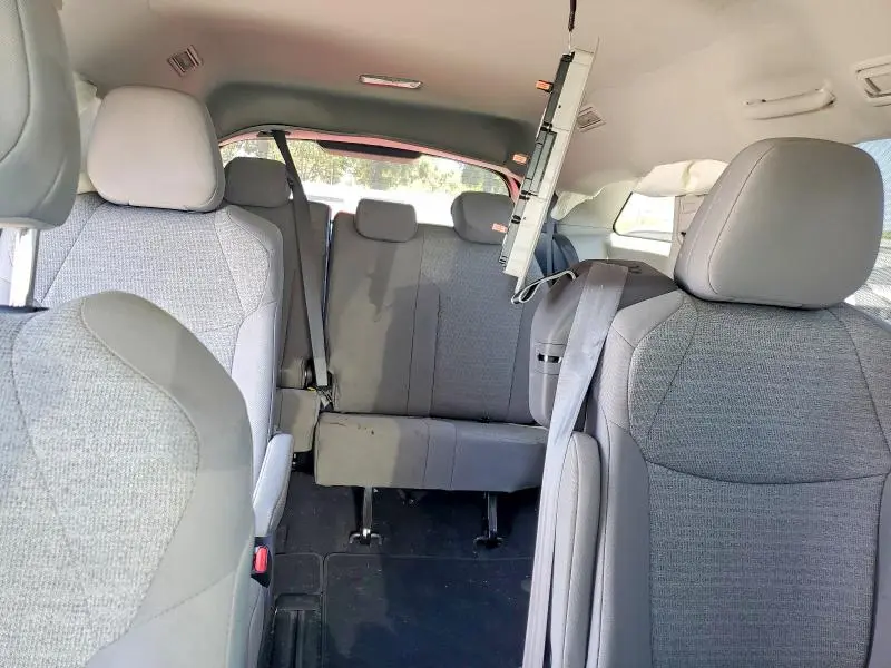 2021 TOYOTA SIENNA LE  