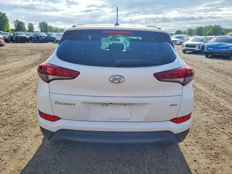 2017 HYUNDAI TUCSON SE  