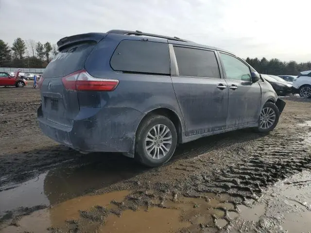 2018 TOYOTA SIENNA XLE  