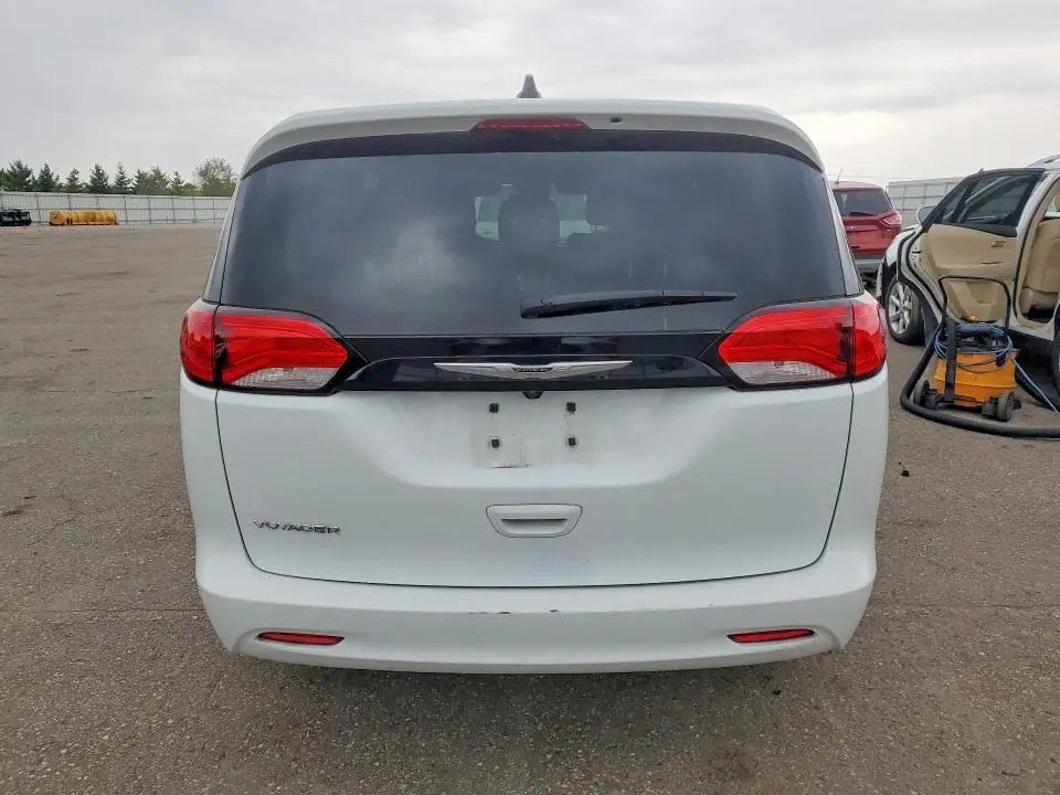 2024 CHRYSLER VOYAGER LX  