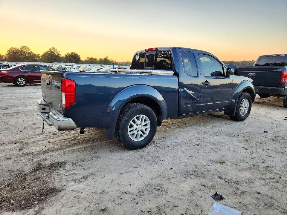 2017 NISSAN FRONTIER SV  