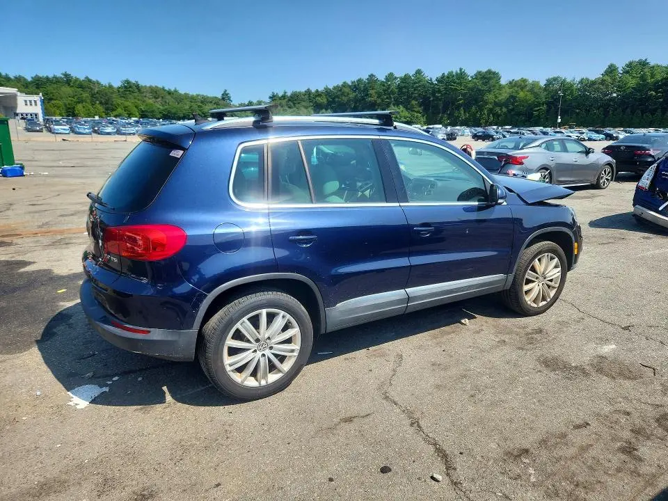 2013 VOLKSWAGEN TIGUAN S  