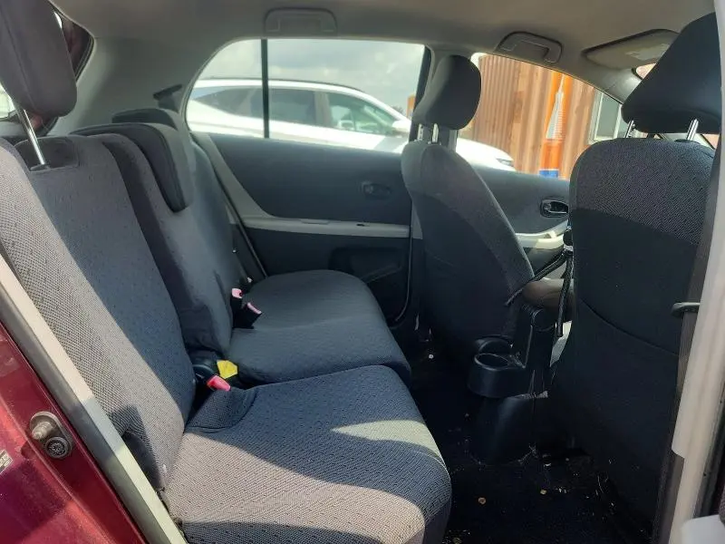 2010 TOYOTA YARIS BASE  