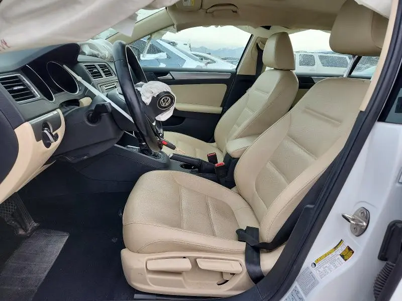 2017 VOLKSWAGEN JETTA SE  