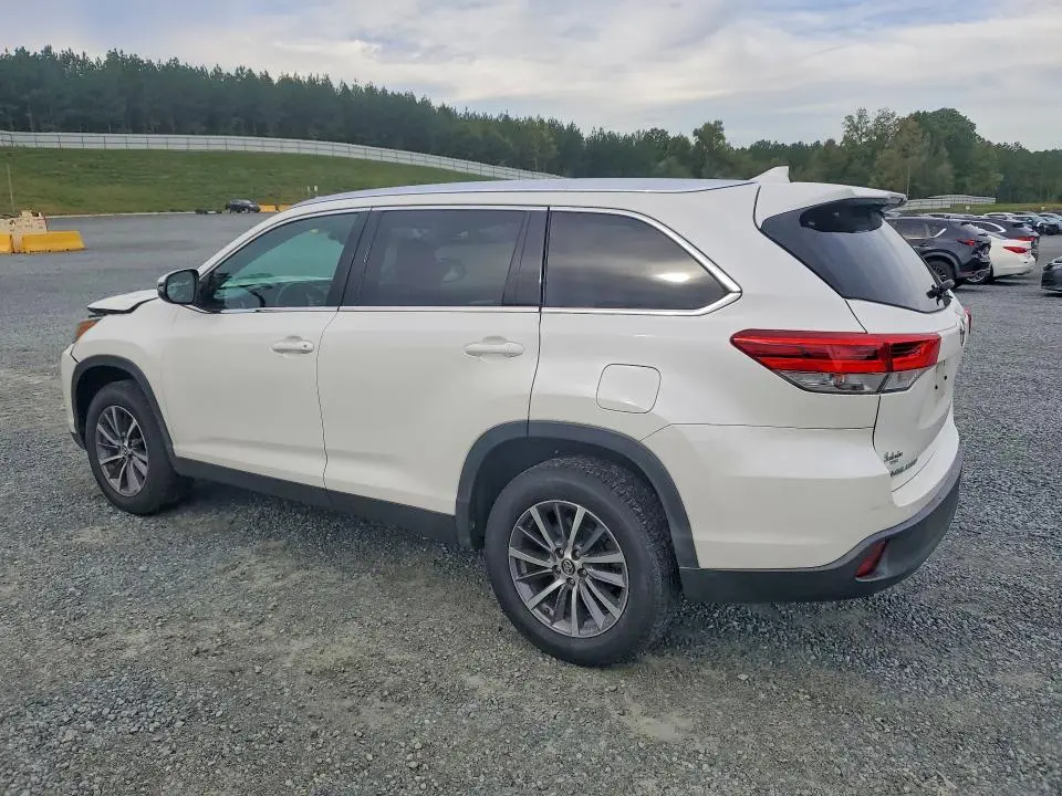 2019 TOYOTA HIGHLANDER XLE  