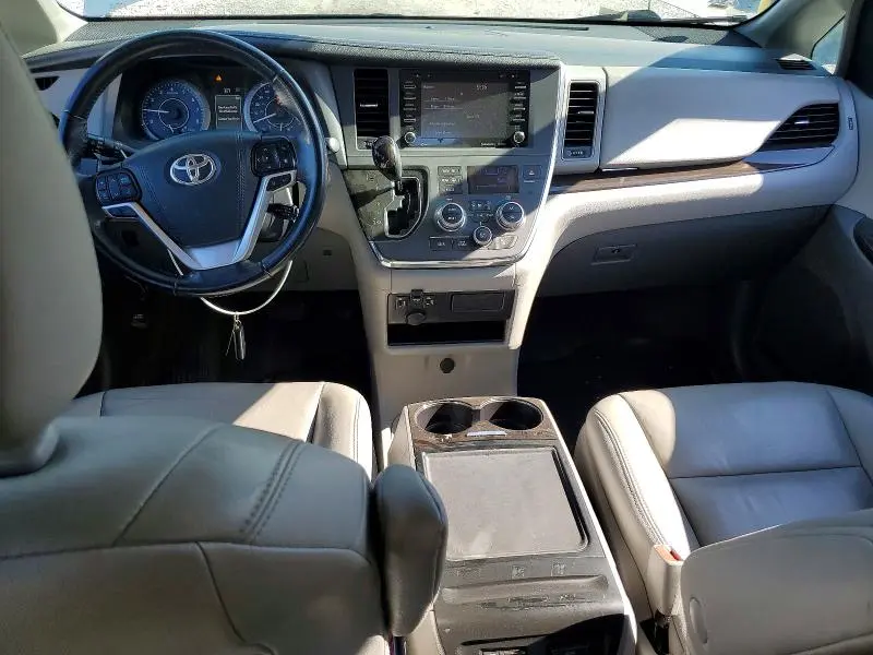 2019 TOYOTA SIENNA XLE 8-PASSENGER  