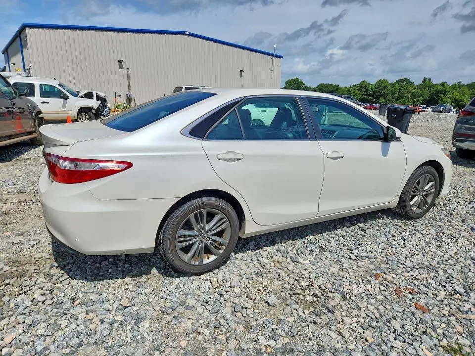 2017 TOYOTA CAMRY SE  