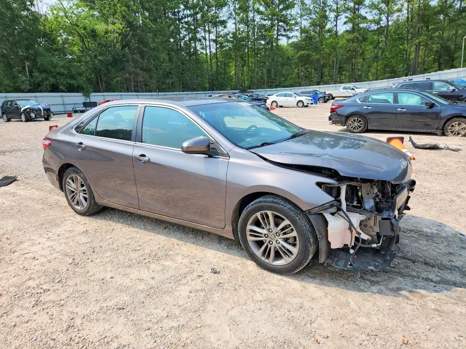 2015 TOYOTA CAMRY SE  