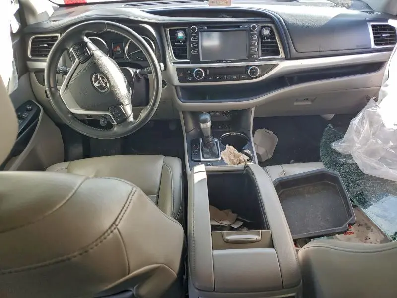 2019 TOYOTA HIGHLANDER SE  