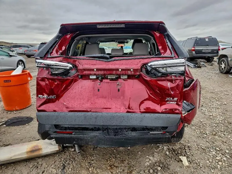 2021 TOYOTA RAV4 XLE  