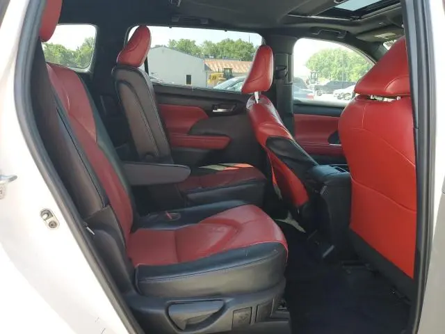 2022 TOYOTA HIGHLANDER XSE  