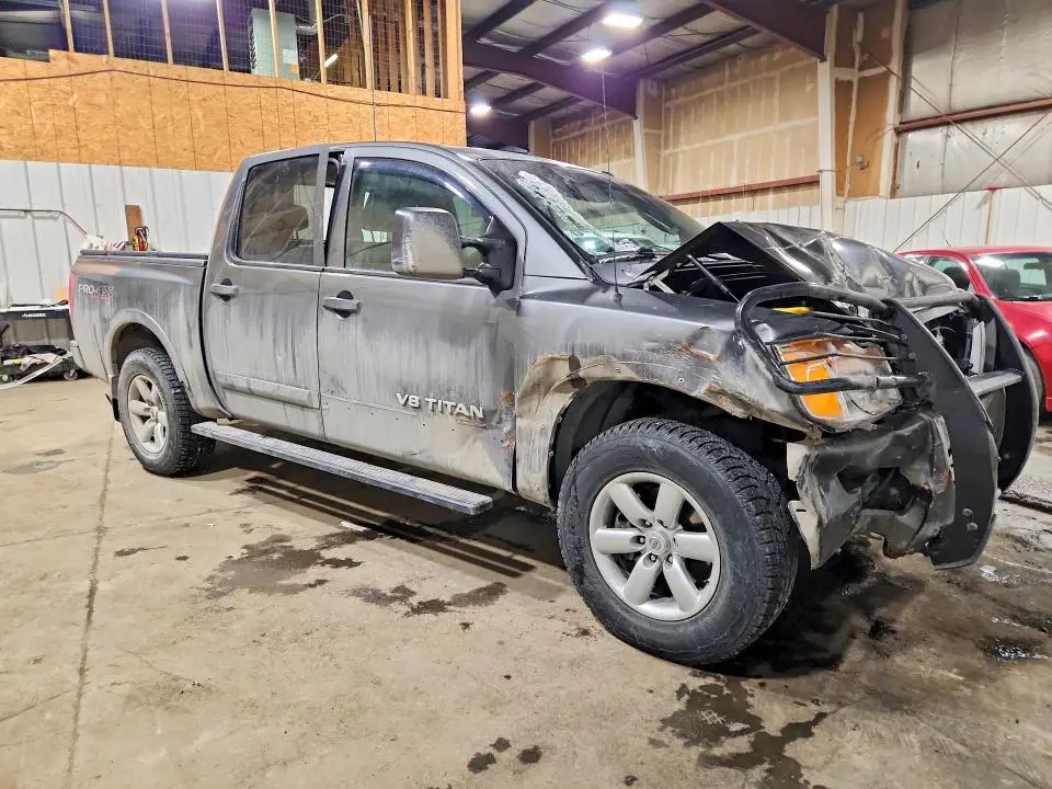 2010 NISSAN TITAN SE  