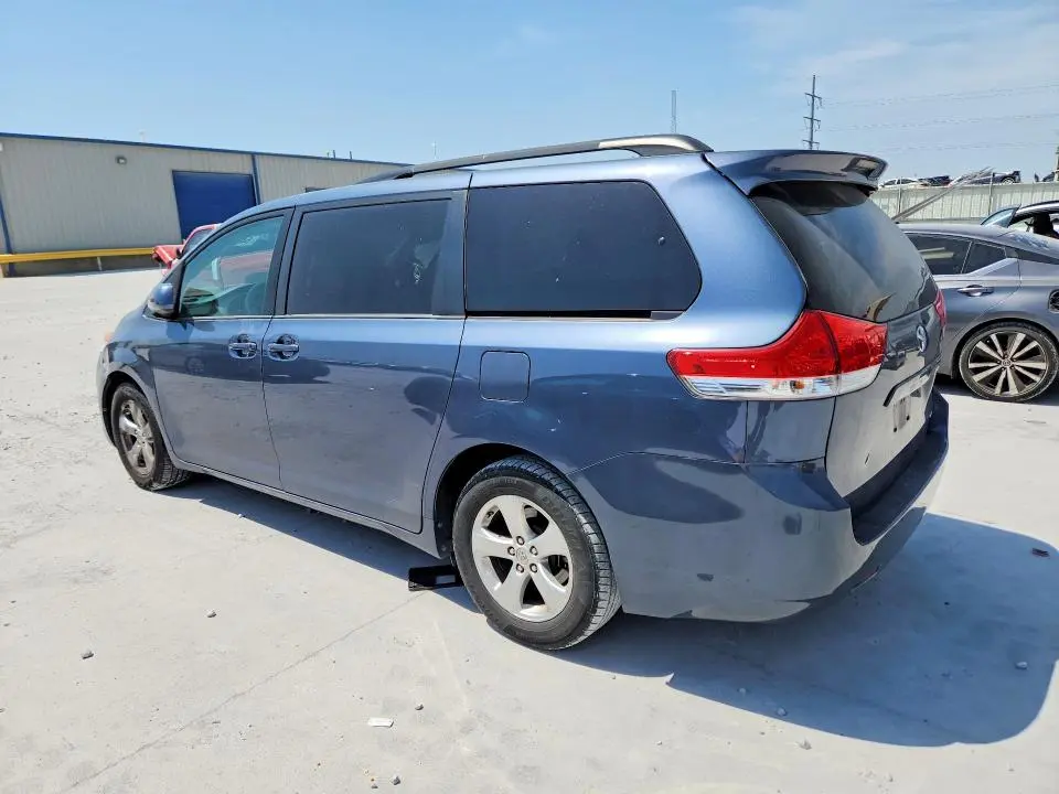 2013 TOYOTA SIENNA LE  