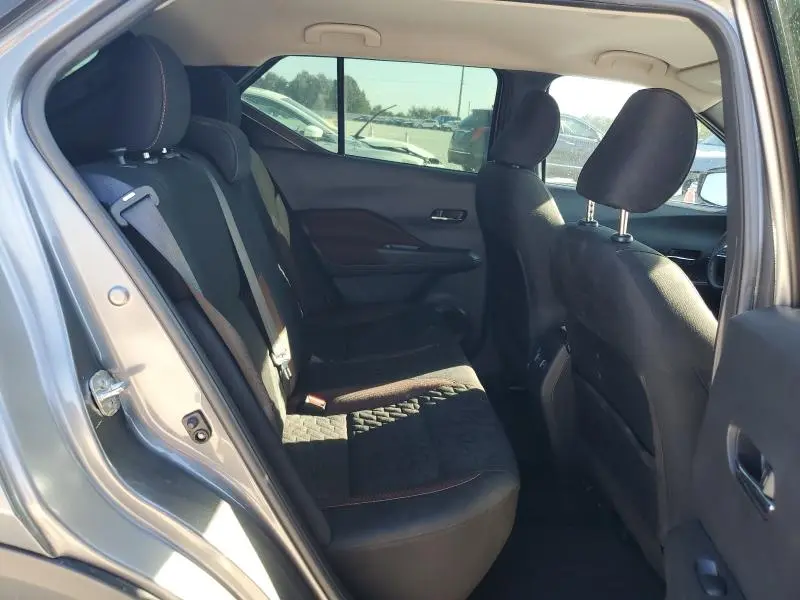 2022 NISSAN KICKS SR  