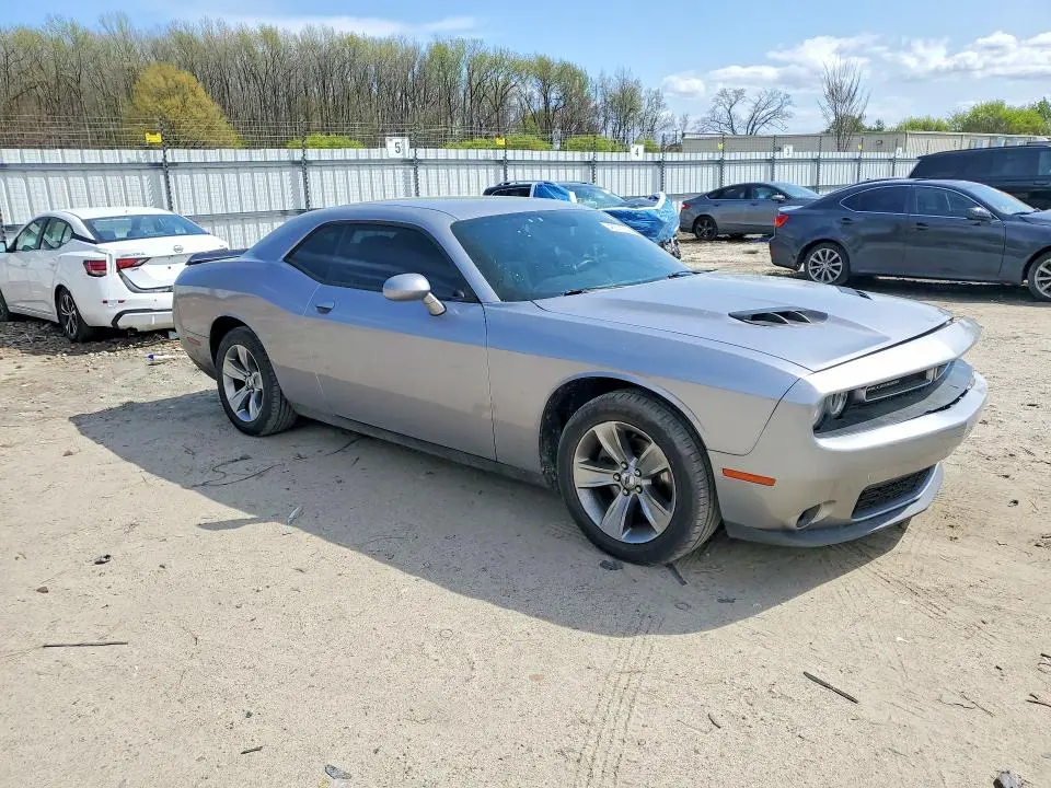 2016 DODGE CHALLENGER SXT  