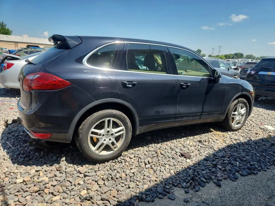 2013 PORSCHE CAYENNE   