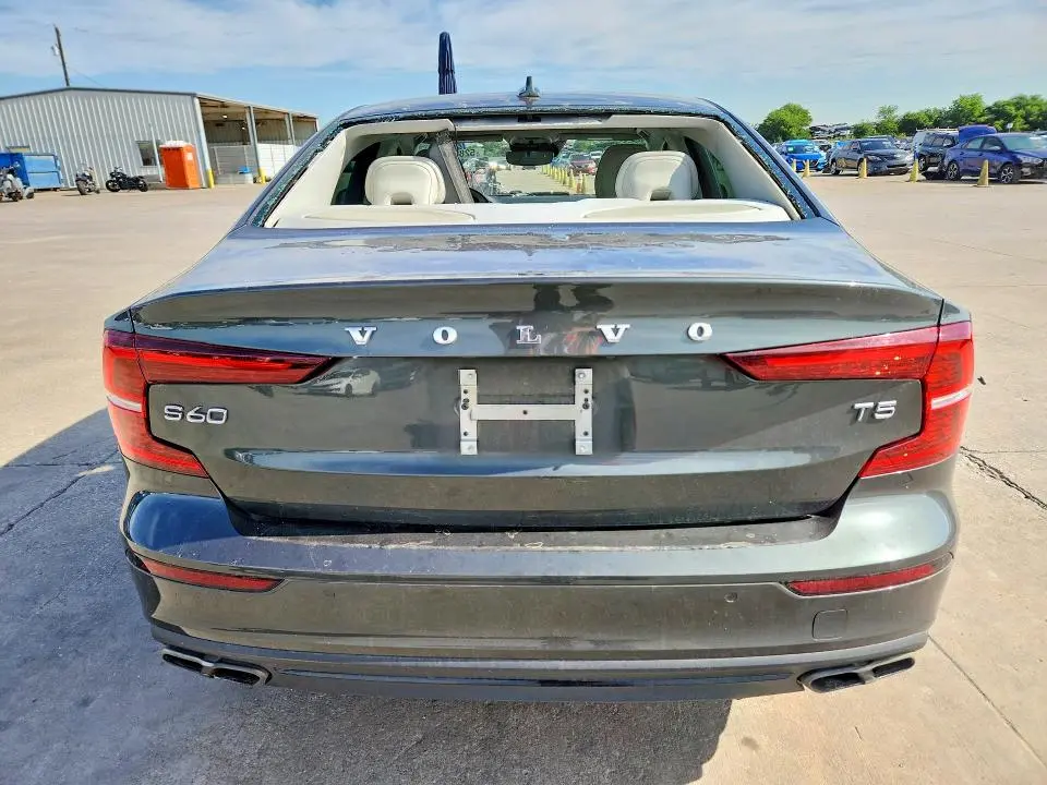 2020 VOLVO S60 T5 MOMENTUM  