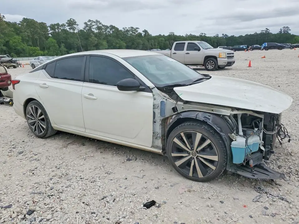 2019 NISSAN ALTIMA SR  