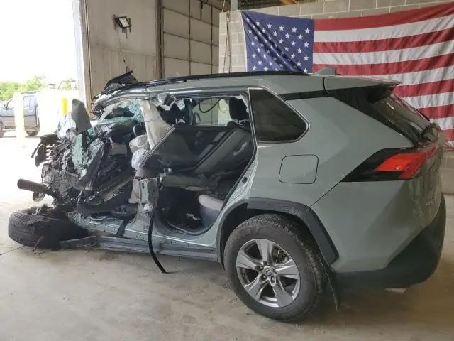 2022 TOYOTA RAV4 XLE  