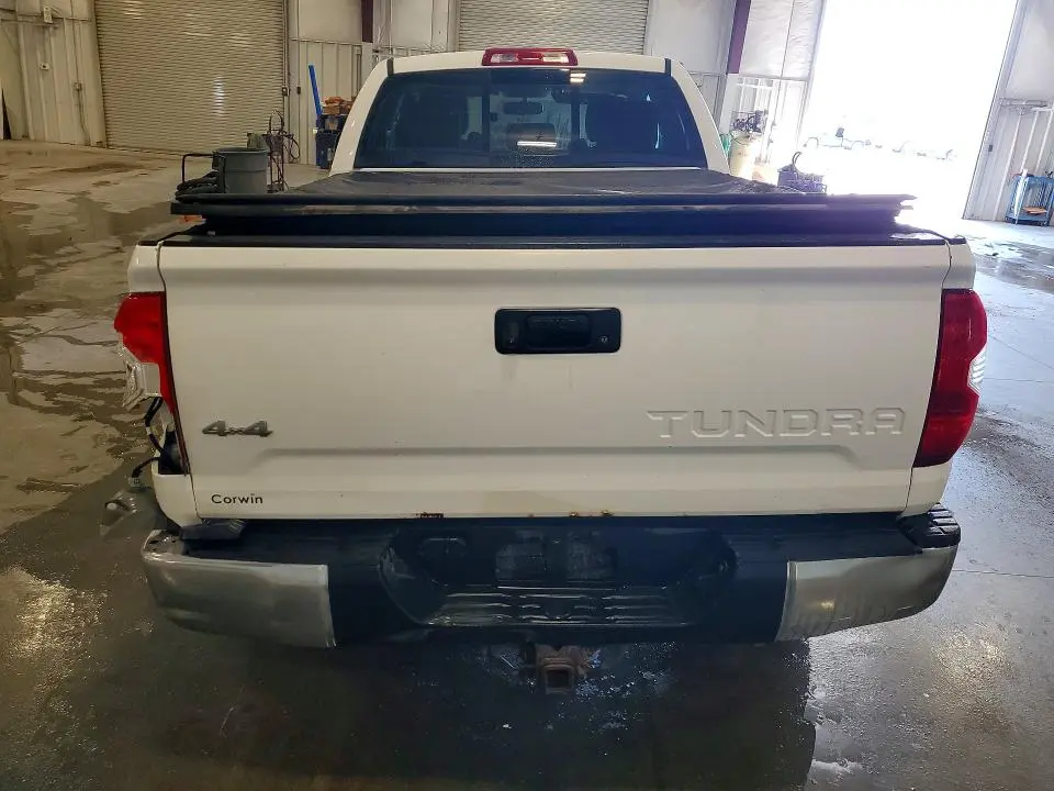 2017 TOYOTA TUNDRA SR5  