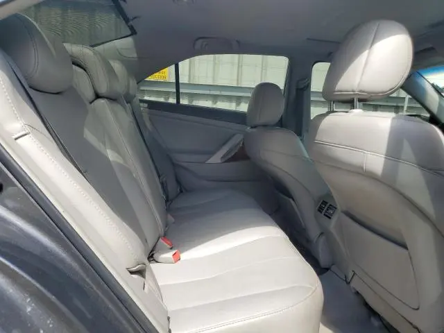 2011 TOYOTA CAMRY SE  