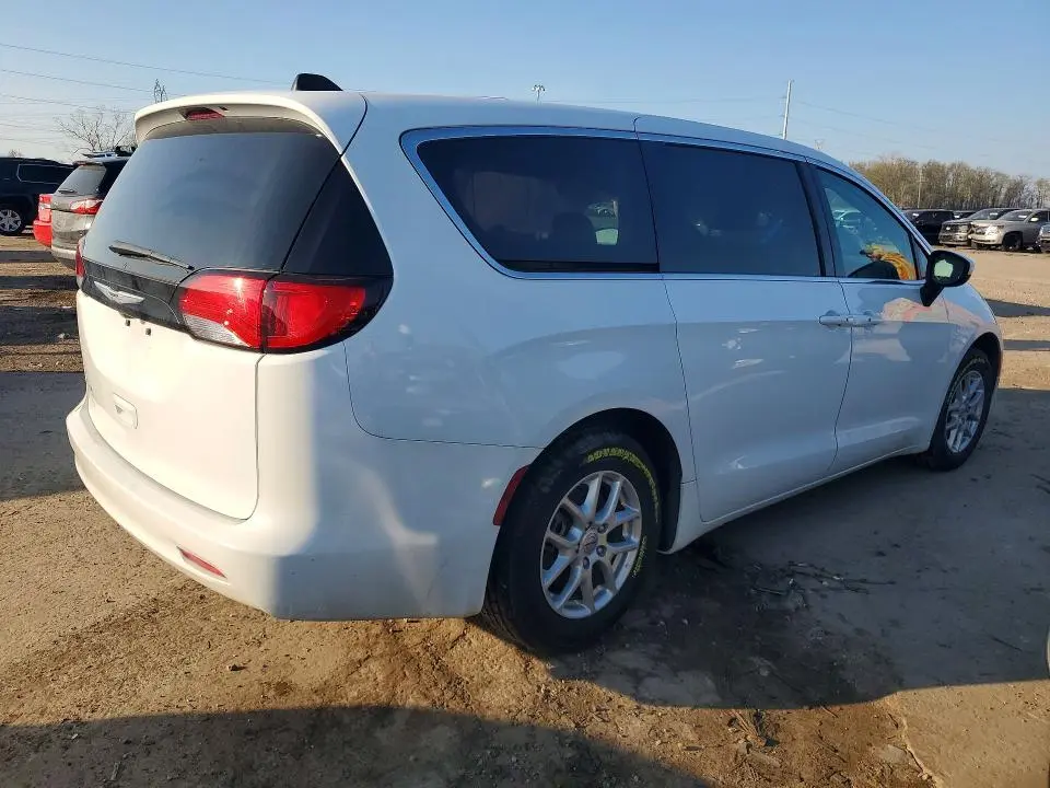 2023 CHRYSLER VOYAGER LX  