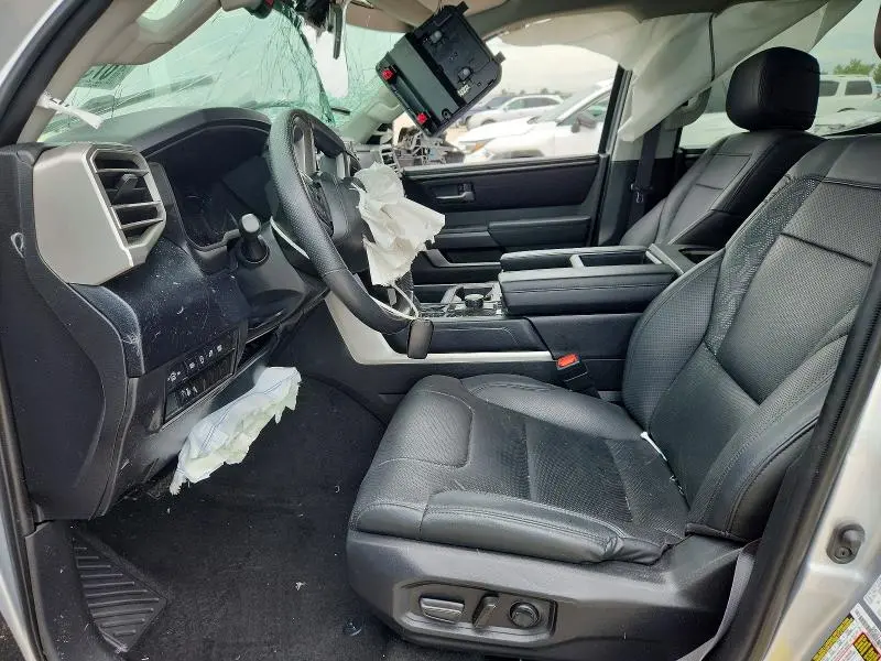 2024 TOYOTA TUNDRA SR5  
