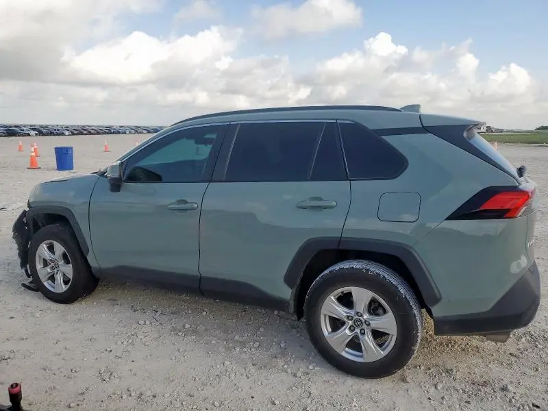 2021 TOYOTA RAV4 XLE  