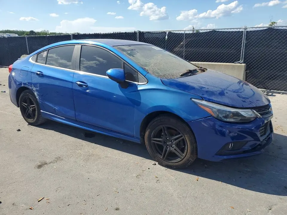 2017 CHEVROLET CRUZE LT  