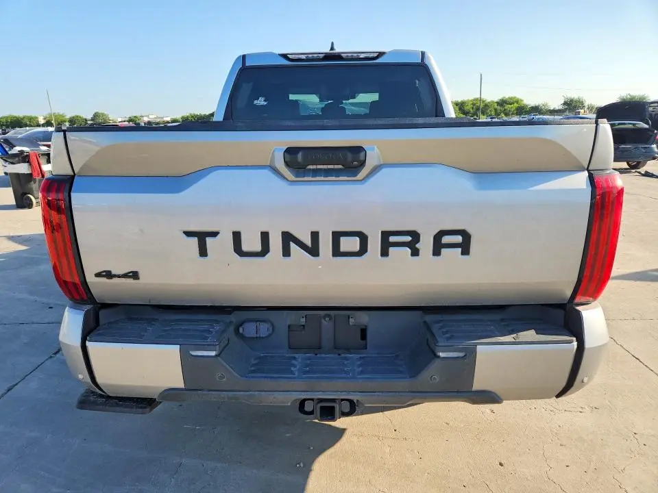 2024 TOYOTA TUNDRA SR5  