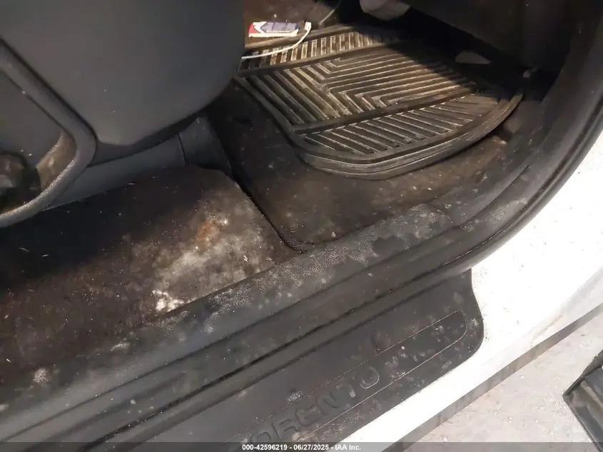 2019 KIA SORENTO 2.4L LX