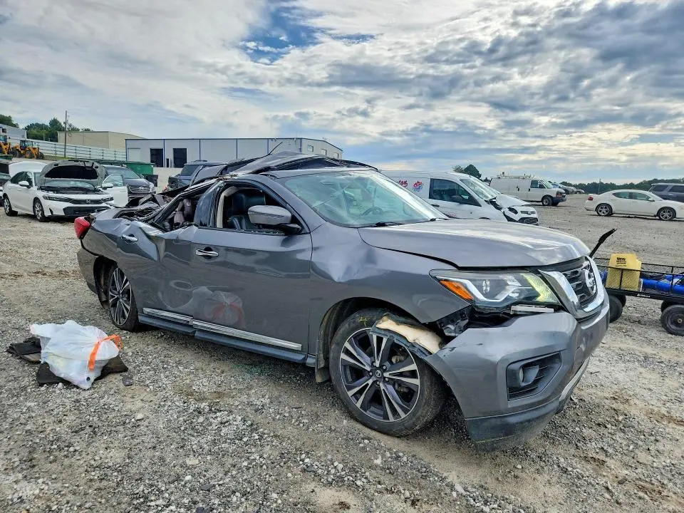 2017 NISSAN PATHFINDER PLATINUM  