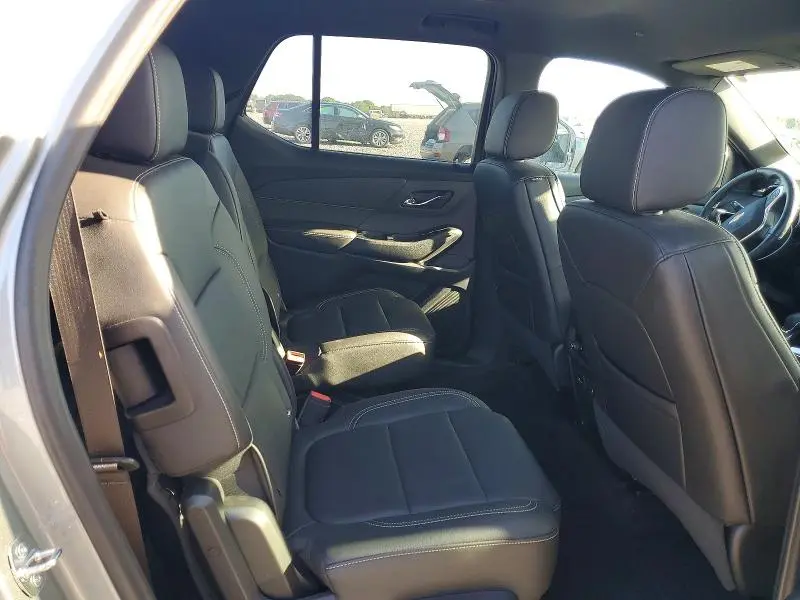 2023 CHEVROLET TRAVERSE LT  