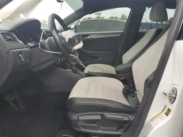 2016 VOLKSWAGEN JETTA SPORT  