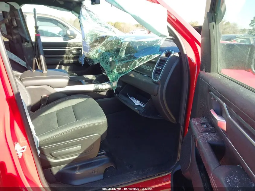 2024 RAM 1500 BIG HORN  4X4 6'4 BOX